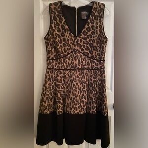 Fit&Flair
Leopard Print 
Well made 
V-Neck 
Size 10.
by Taylor
Like New
EUC